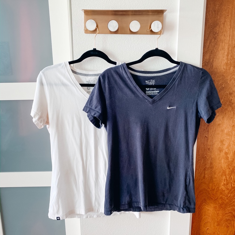 🔴Two Nike Slim Fit Tops